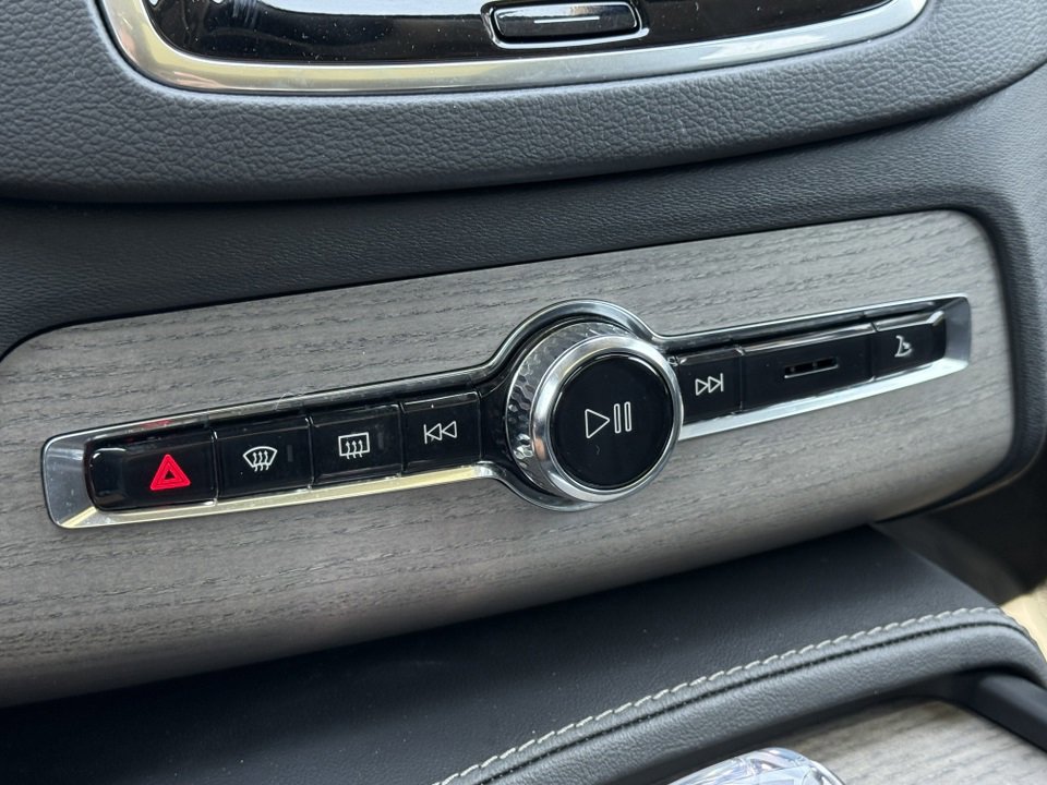 Used 2023 Volvo XC90 B6 Ultimate w/ Protection Package image 36