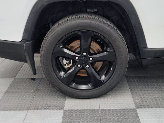 Used 2023 Jeep Grand Cherokee L Laredo AWD/4WD image 12