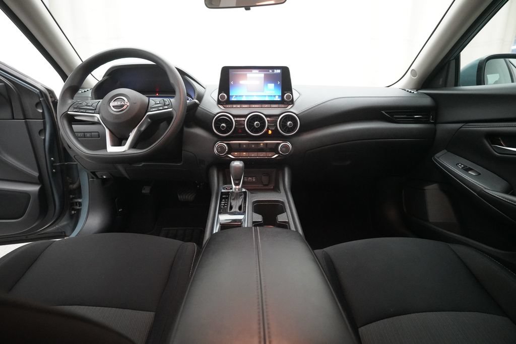Used 2025 Nissan Sentra SV FWD image 5