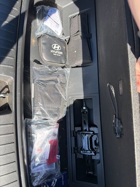 Used 2024 Hyundai Palisade SEL w/ Premium Package image 11