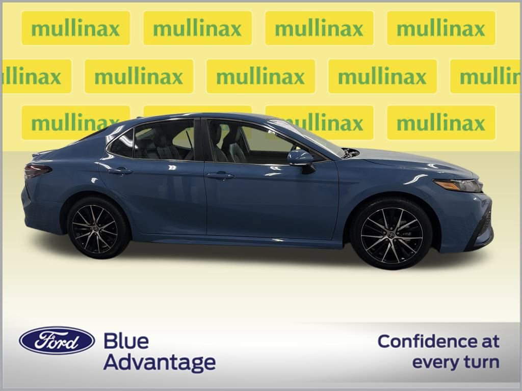 Used 2023 Toyota Camry SE image 2