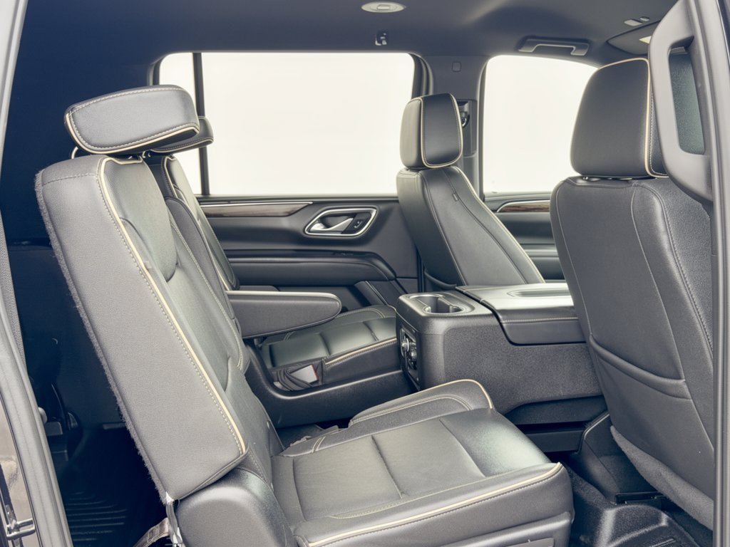 Used 2023 Chevrolet Suburban Premier RWD image 29