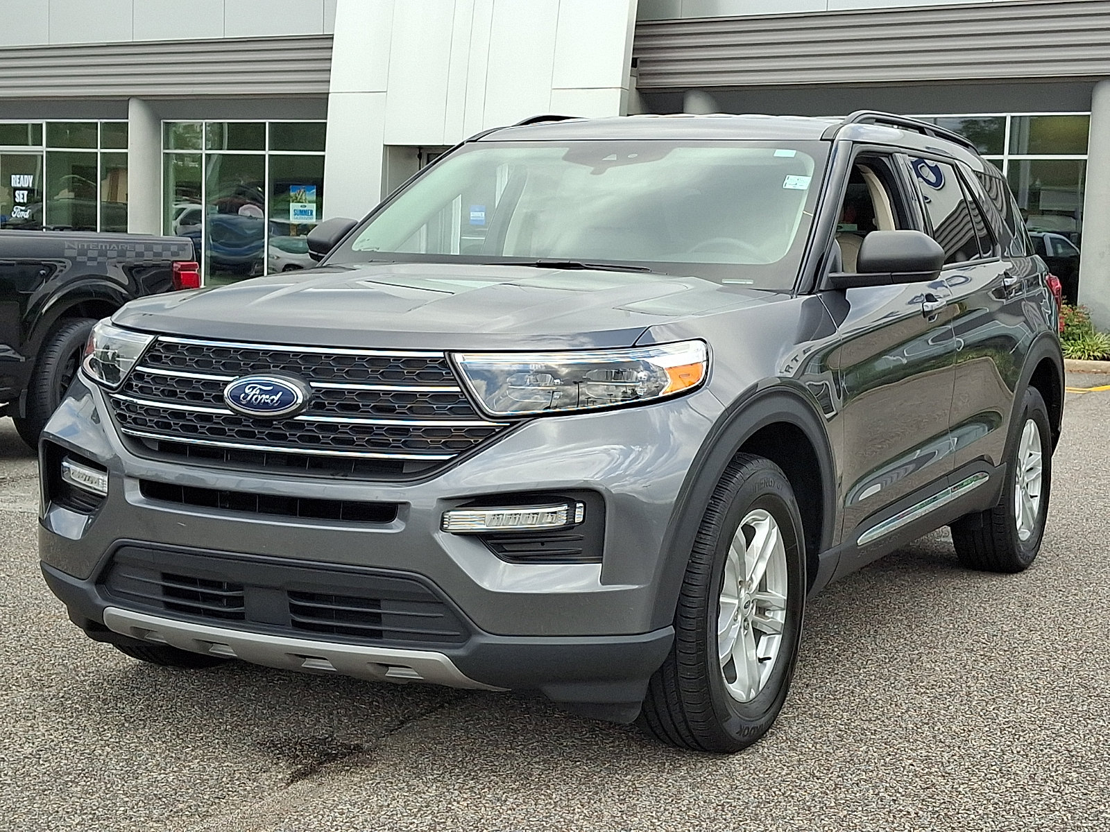 Certified 2023 Ford Explorer XLT w/ Equipment Group 202A AWD/4WD image 4
