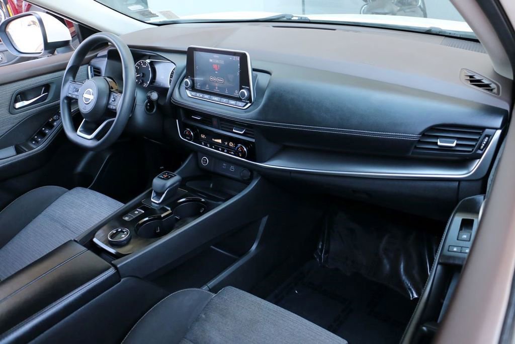 Used 2023 Nissan Rogue SV image 30