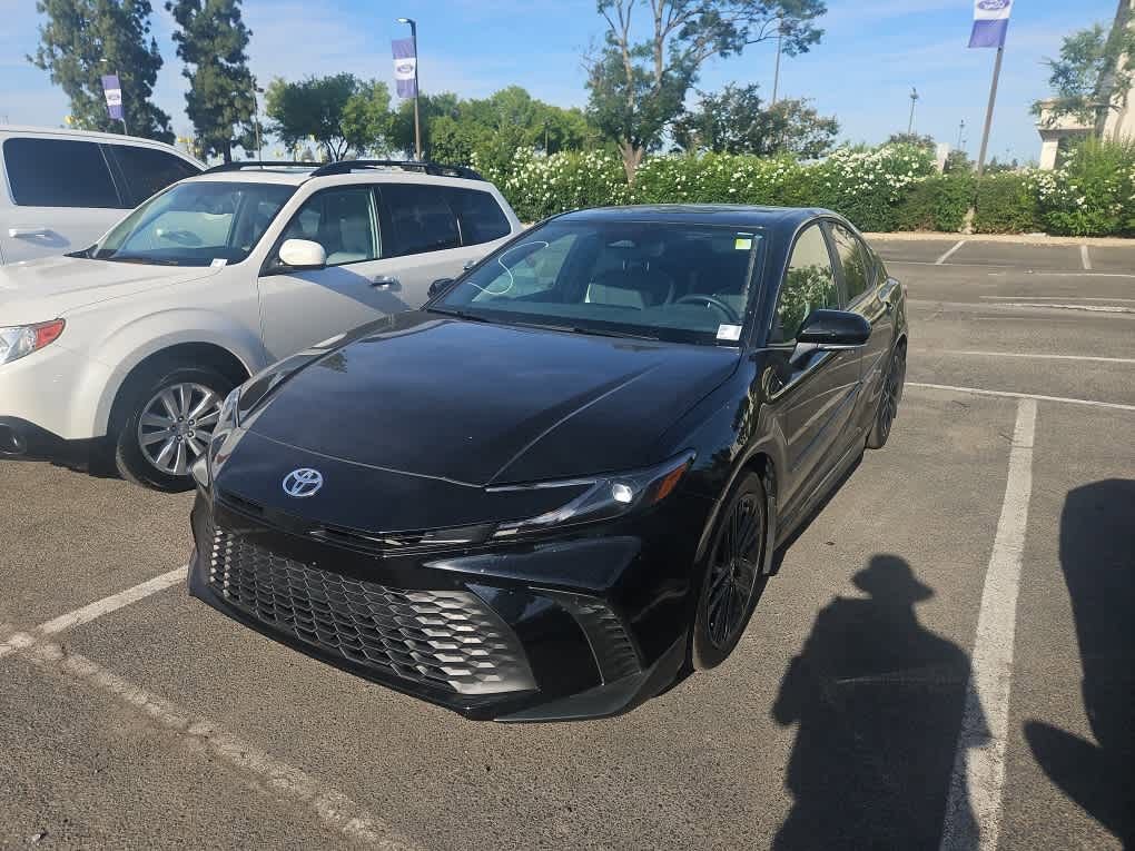 Used 2026 Toyota Camry SE w/ Convenience Package FWD image 1