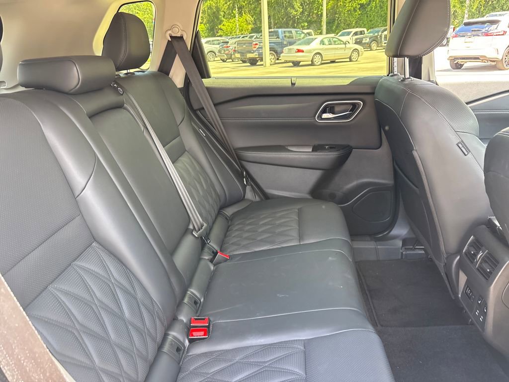 Used 2024 Nissan Rogue Platinum w/ Platinum Premium Package FWD image 29