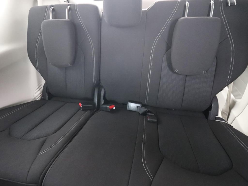 Used 2023 Chrysler Voyager LX FWD image 9