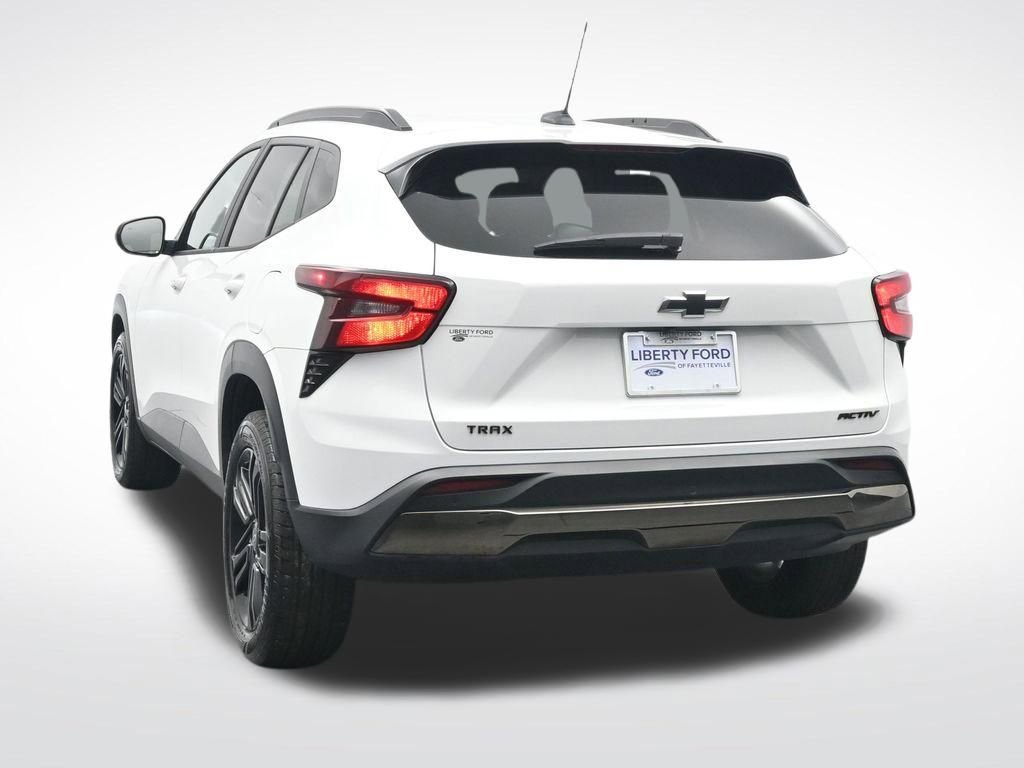 Used 2024 Chevrolet Trax ACTIV w/ Sunroof Package FWD image 9