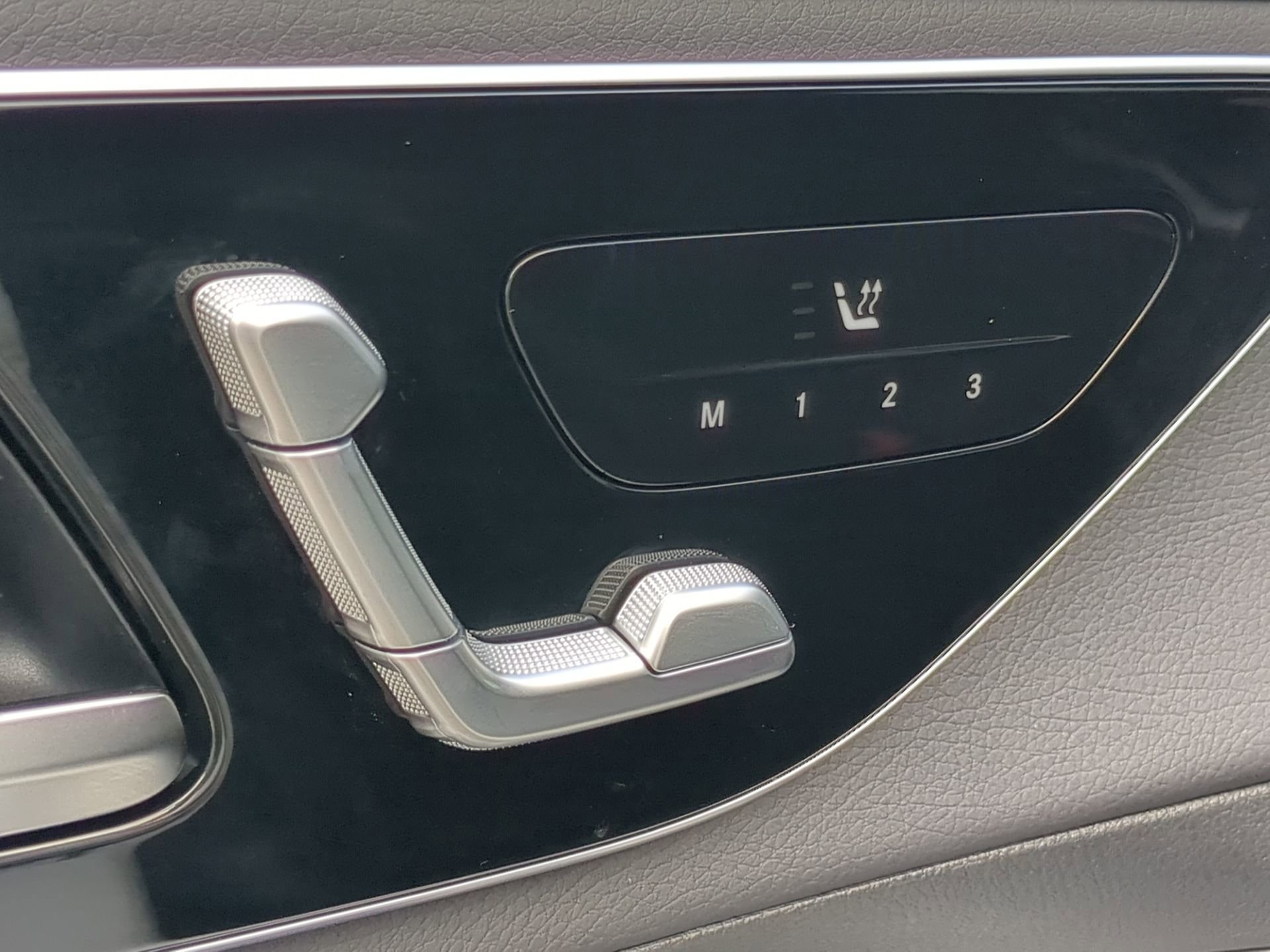 Used 2025 Mercedes-Benz GLC 300 image 57