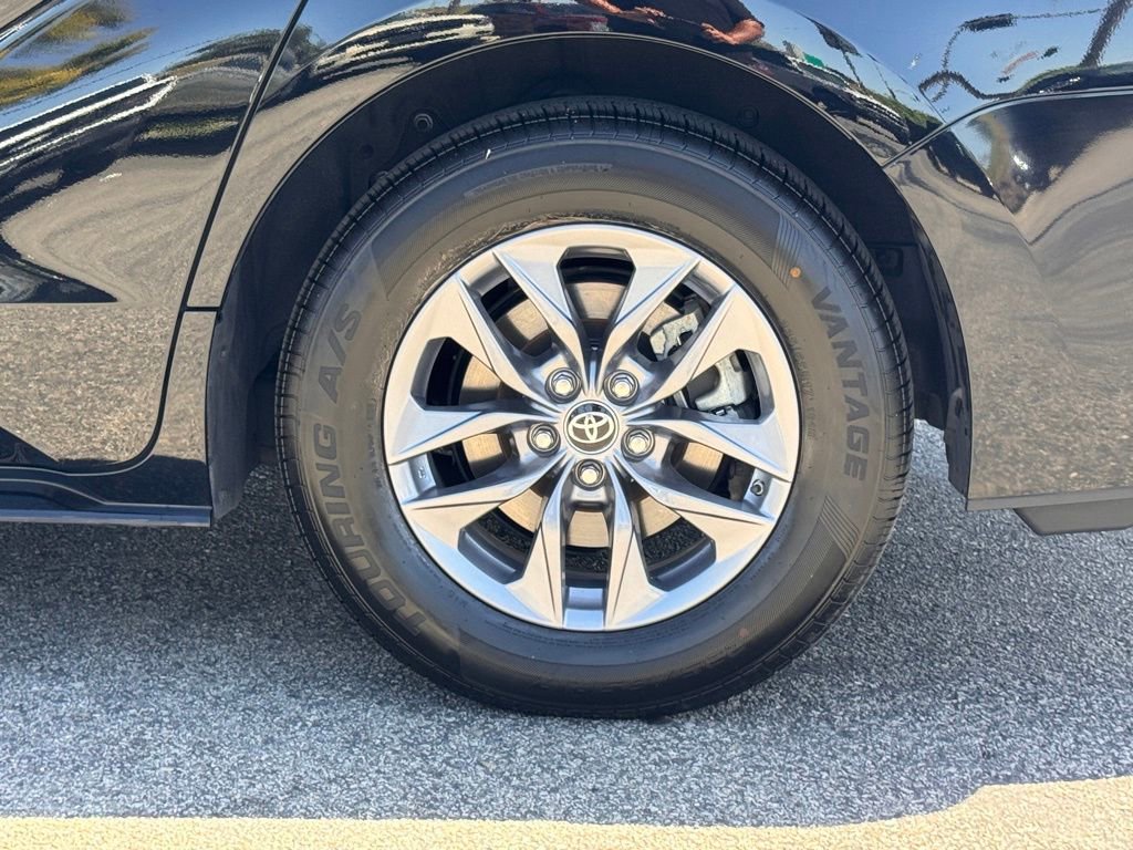 Used 2024 Toyota Sienna XLE image 15