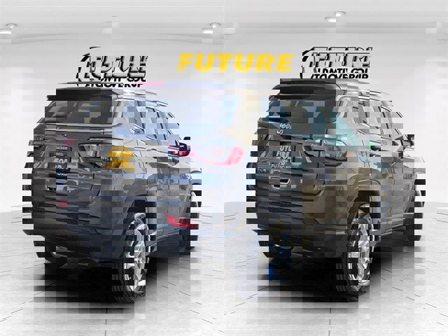 Used 2023 Jeep Compass Sport image 3