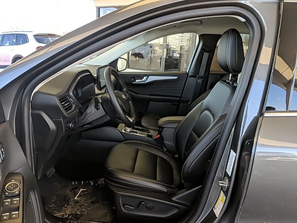 Certified 2025 Ford Escape Platinum image 12