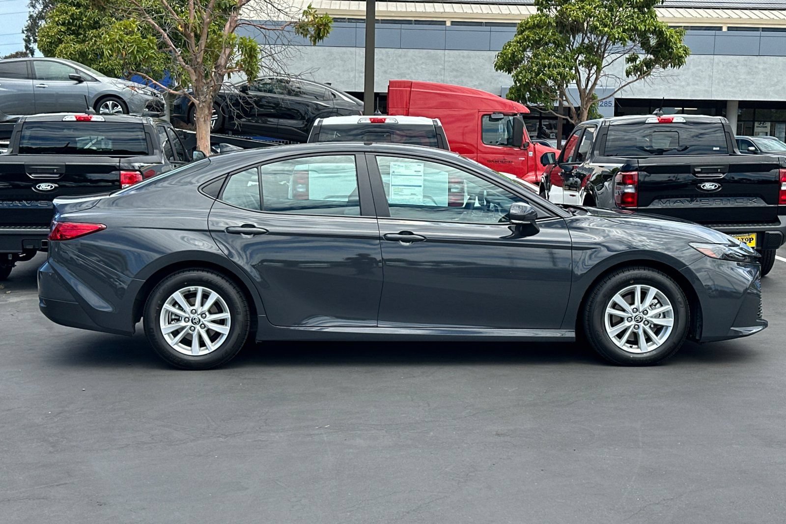 Used 2025 Toyota Camry LE FWD image 4