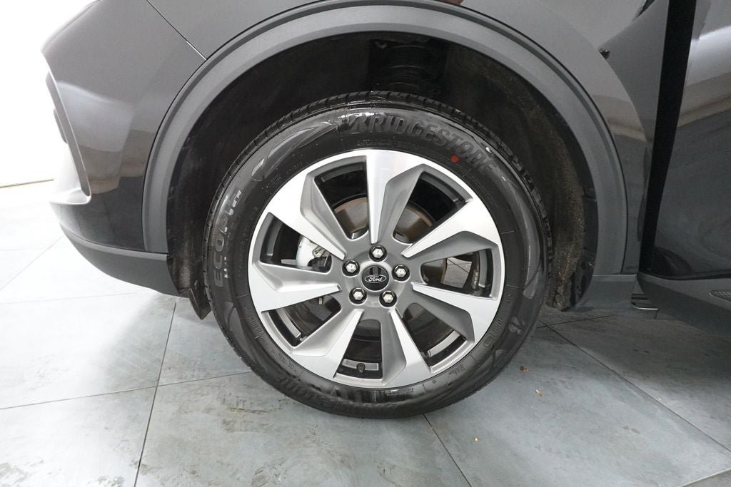 Certified 2025 Ford Escape Platinum AWD/4WD image 37