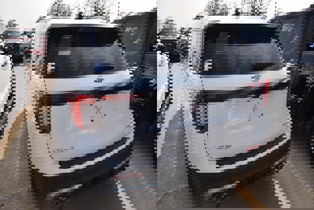 Certified 2025 Ford Explorer Platinum w/ Ultimate Package image 7