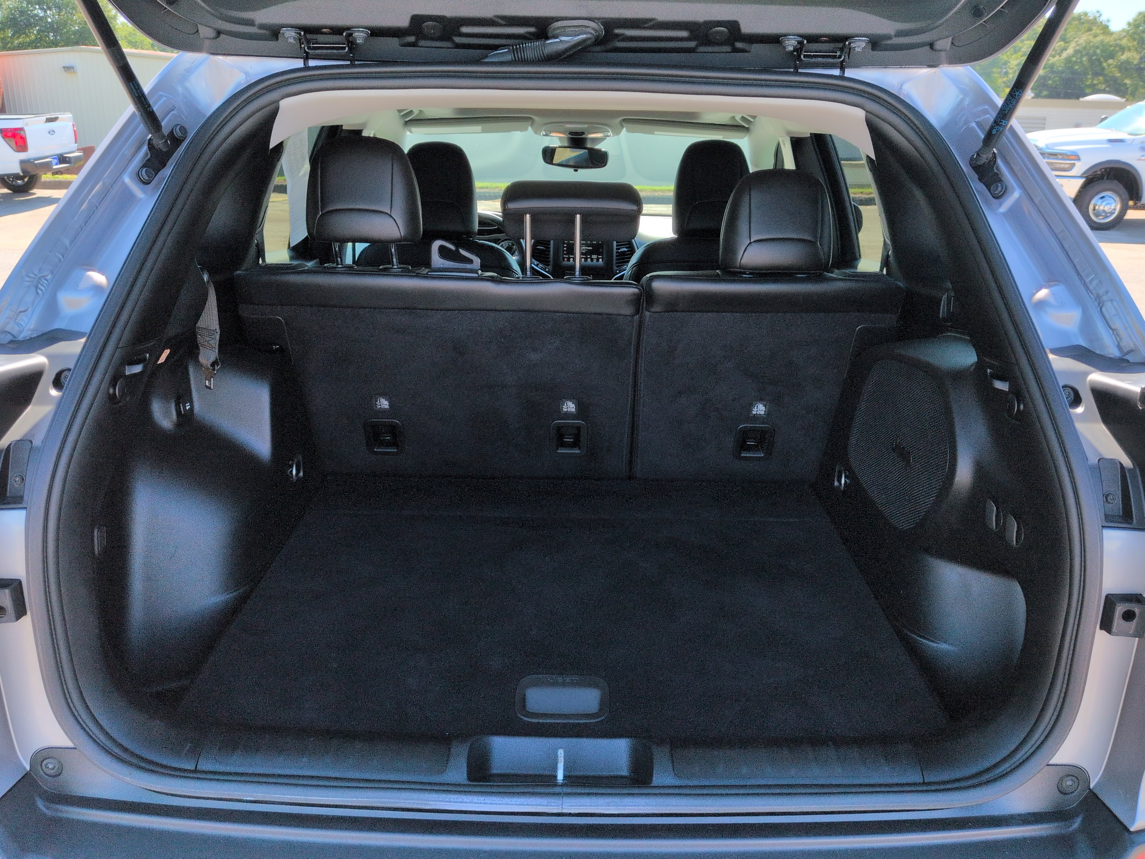 Used 2021 Jeep Cherokee Latitude Lux w/ Sun & Sound Group FWD image 11
