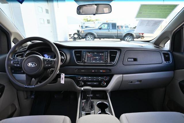 Used 2021 Kia Sedona LX image 28