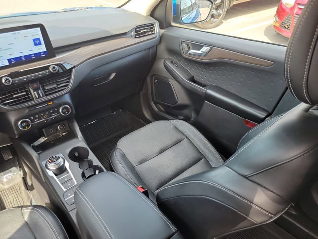 Certified 2020 Ford Escape Titanium AWD/4WD image 31