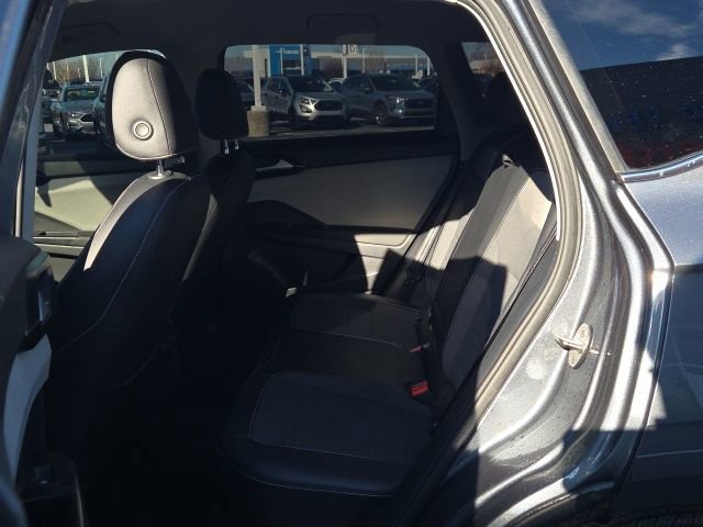 Used 2022 Volkswagen Taos SE image 13