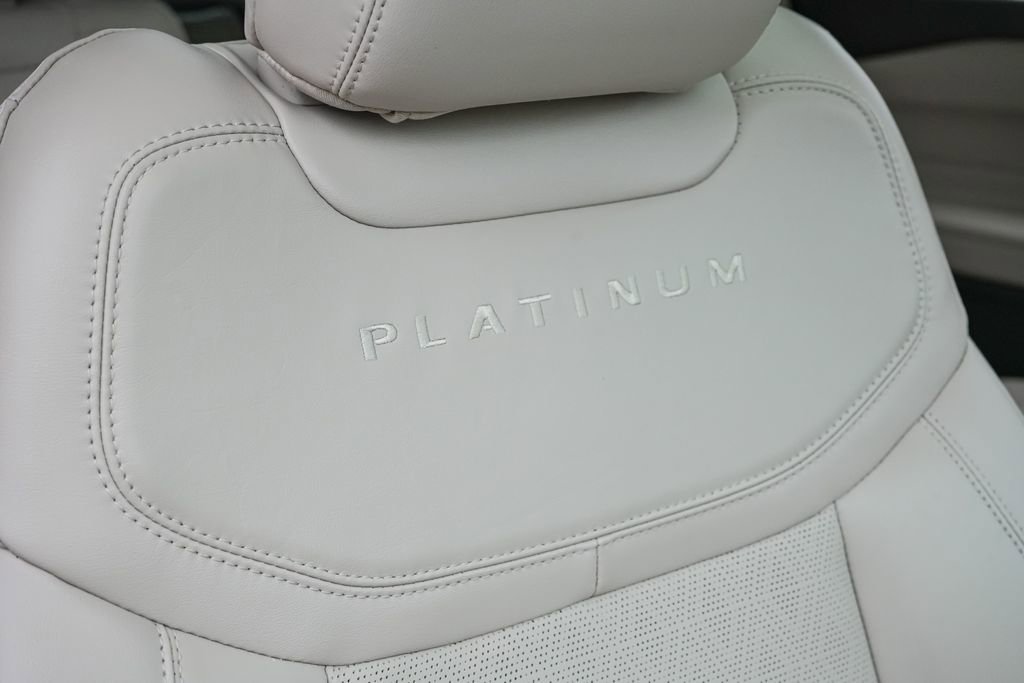 Certified 2023 Ford Explorer Platinum w/ Technology Package AWD/4WD image 29