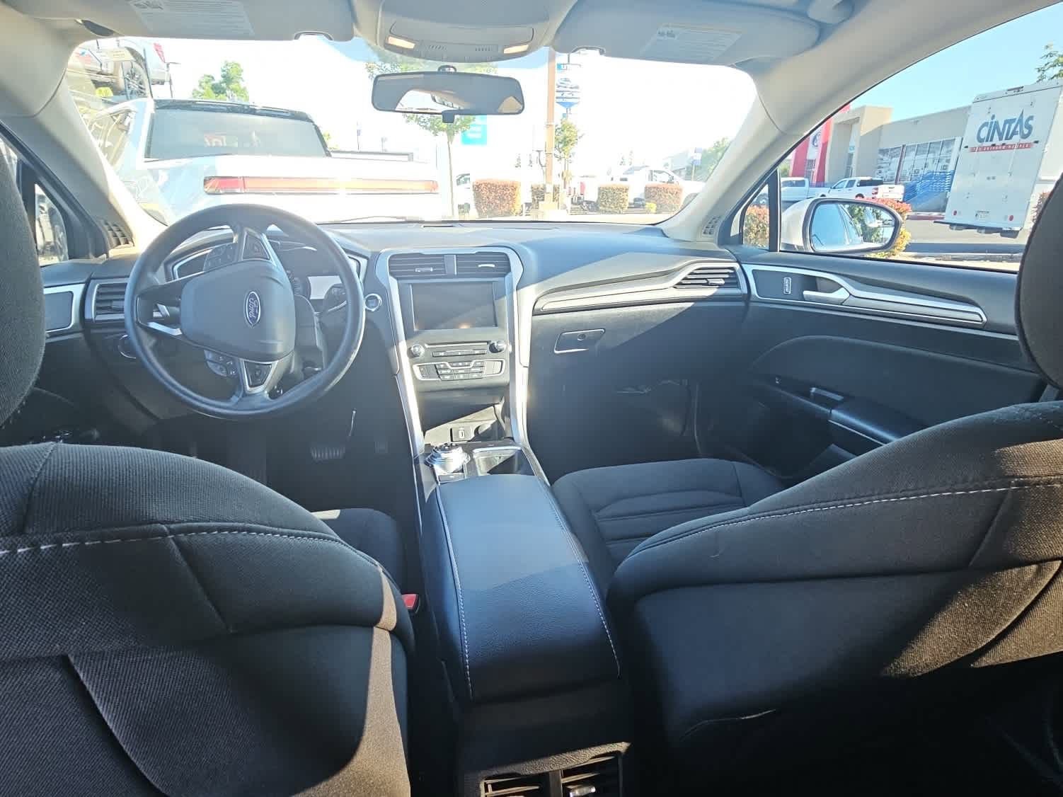 Certified 2017 Ford Fusion SE w/ Fusion SE Technology Package image 10