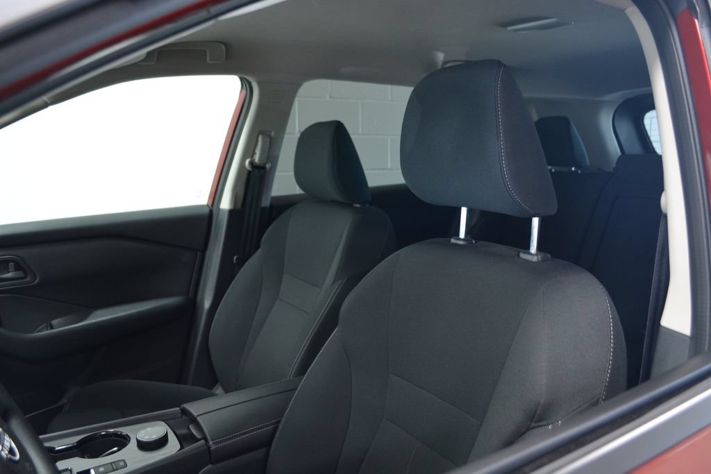 Used 2024 Nissan Rogue S AWD/4WD image 9