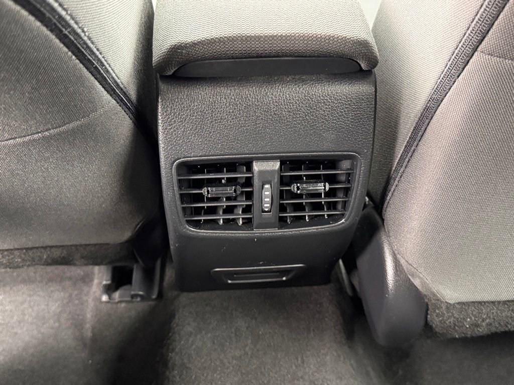 Used 2024 Toyota Corolla Cross LE AWD/4WD image 28