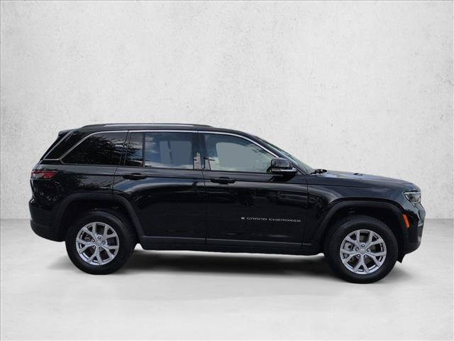 Used 2022 Jeep Grand Cherokee Limited w/ Trailer Tow Prep Group (B) AWD/4WD image 4