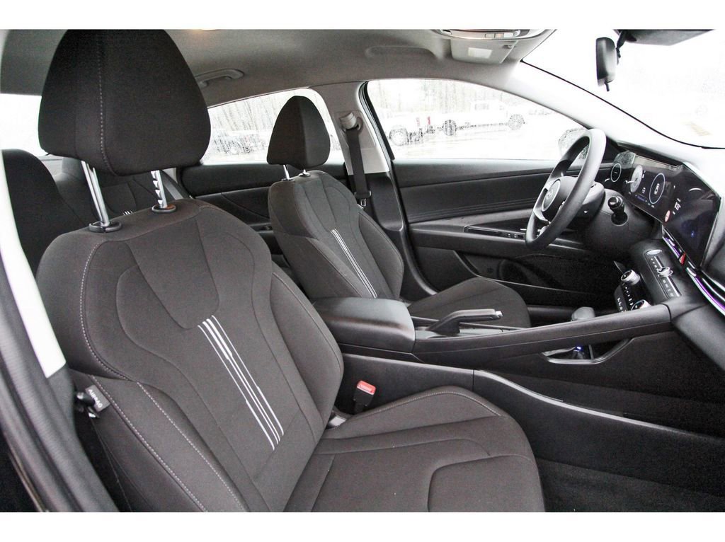Used 2024 Hyundai Elantra SEL image 27