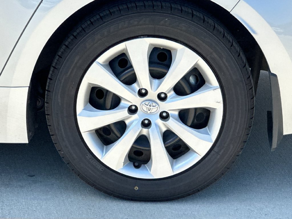 Used 2025 Toyota Corolla LE FWD image 24