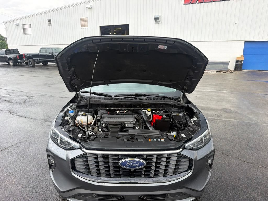 Certified 2024 Ford Escape Platinum AWD/4WD image 37