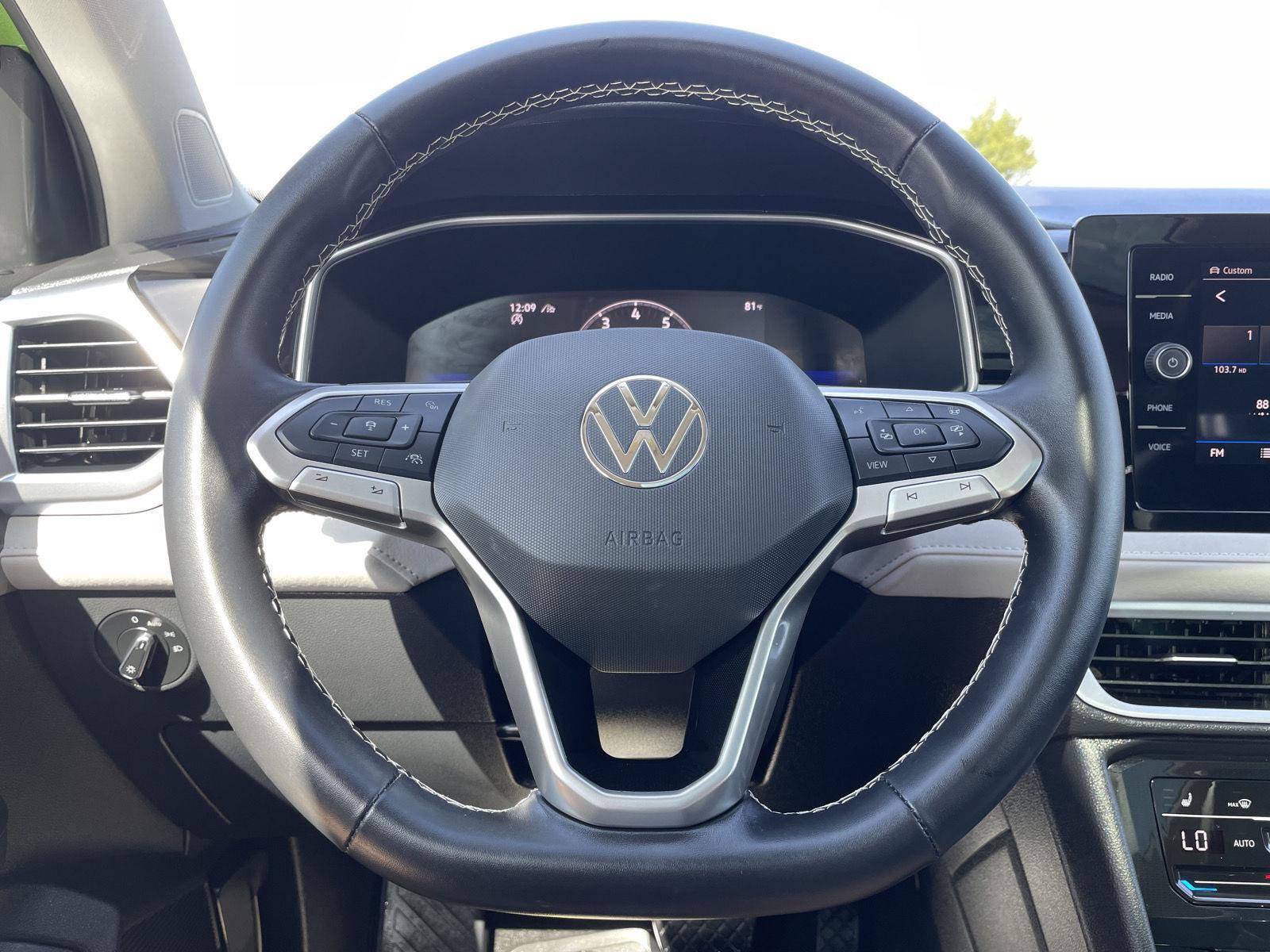 Used 2025 Volkswagen Taos SE AWD/4WD image 12