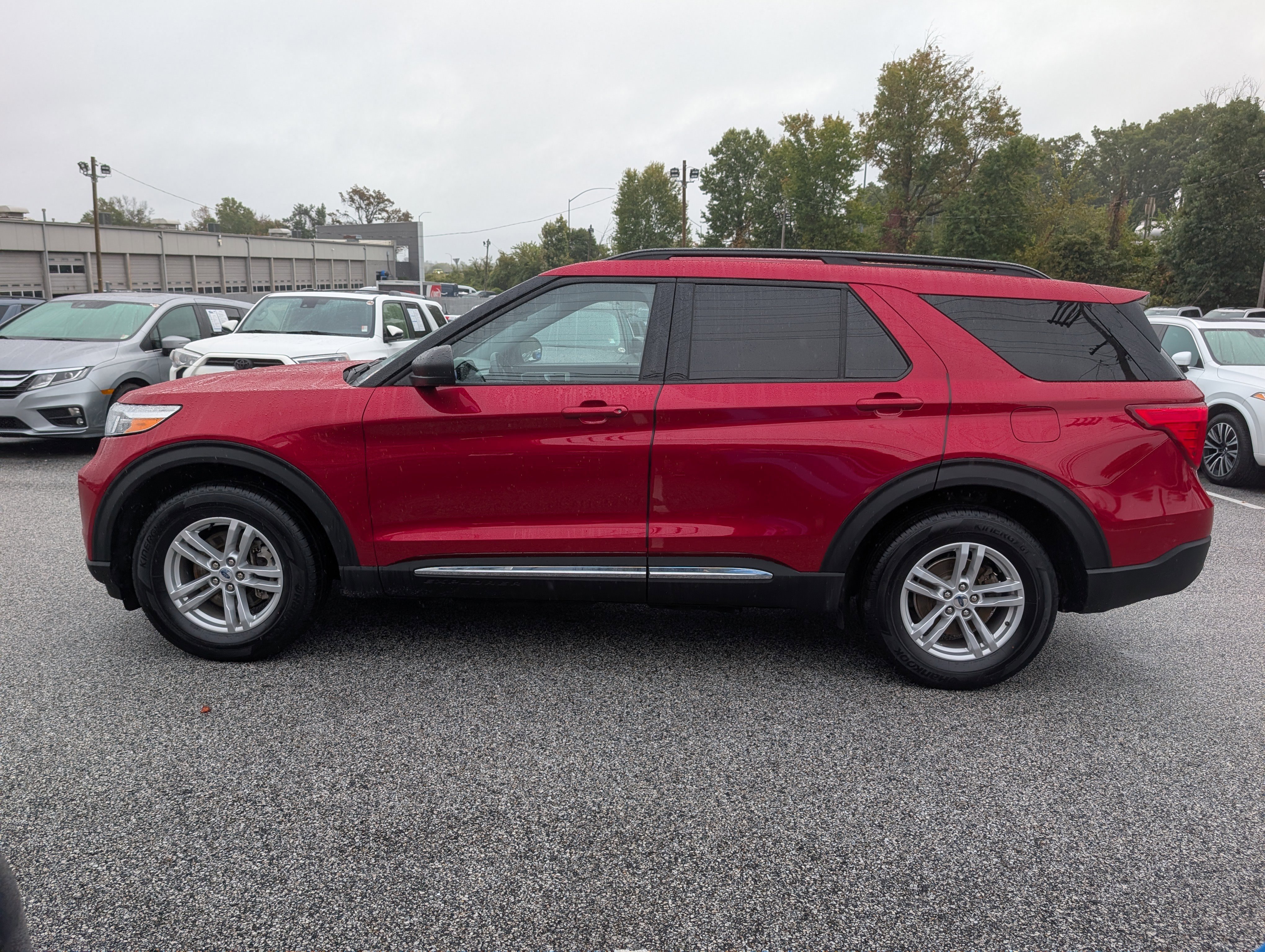 Certified 2022 Ford Explorer XLT w/ Equipment Group 202A image 3