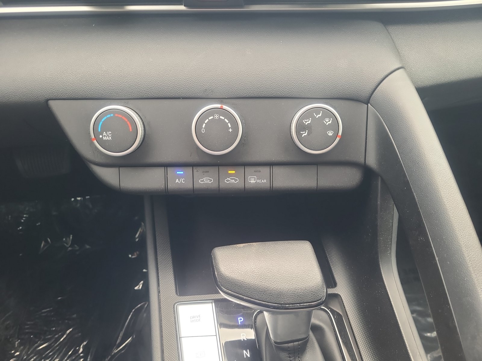 Used 2022 Hyundai Elantra SE FWD image 30