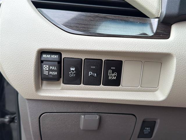 Used 2017 Toyota Sienna XLE w/ XLE Navigation Package FWD image 27