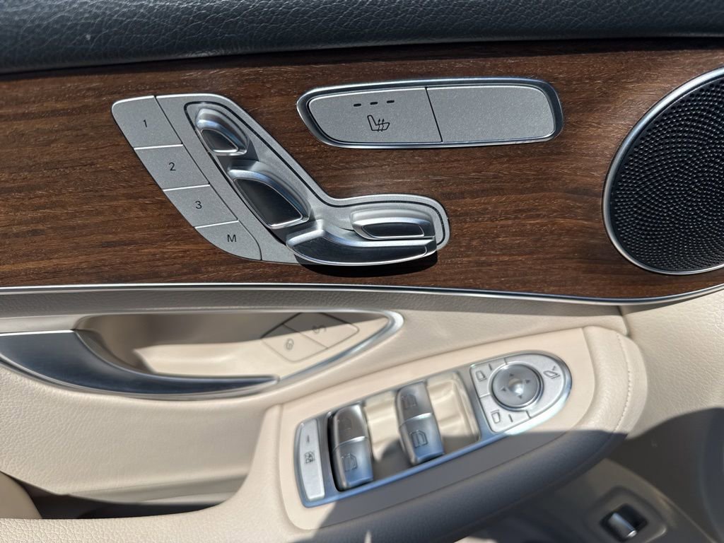 Used 2021 Mercedes-Benz GLC 300 4MATIC image 17