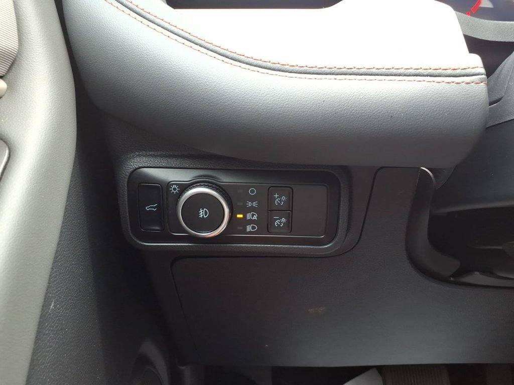 Certified 2025 Ford Explorer Active w/ Active Comfort Package AWD/4WD image 18