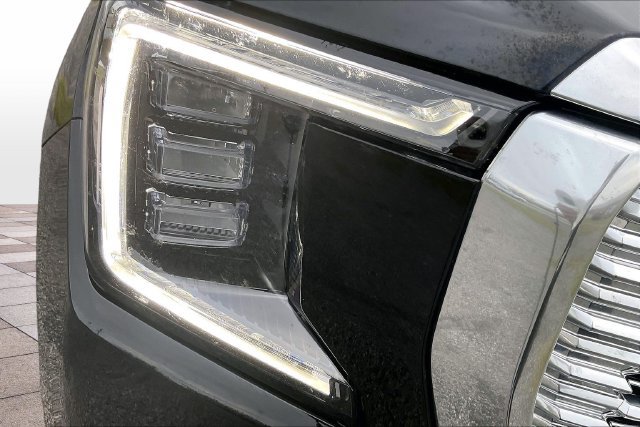 Used 2021 GMC Yukon Denali w/ Denali Premium Package RWD image 32