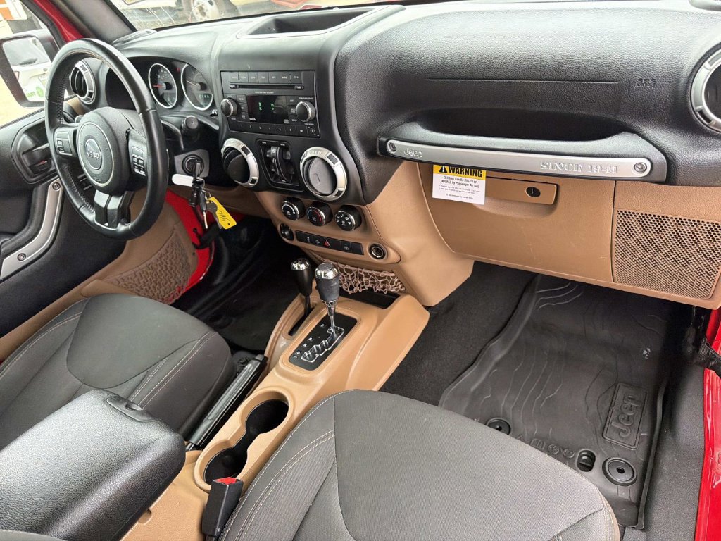 Used 2018 Jeep Wrangler Unlimited Sahara AWD/4WD image 14