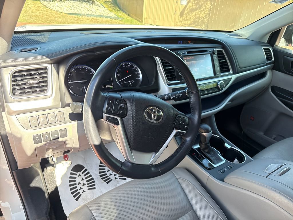 Used 2018 Toyota Highlander Limited Platinum AWD/4WD image 14