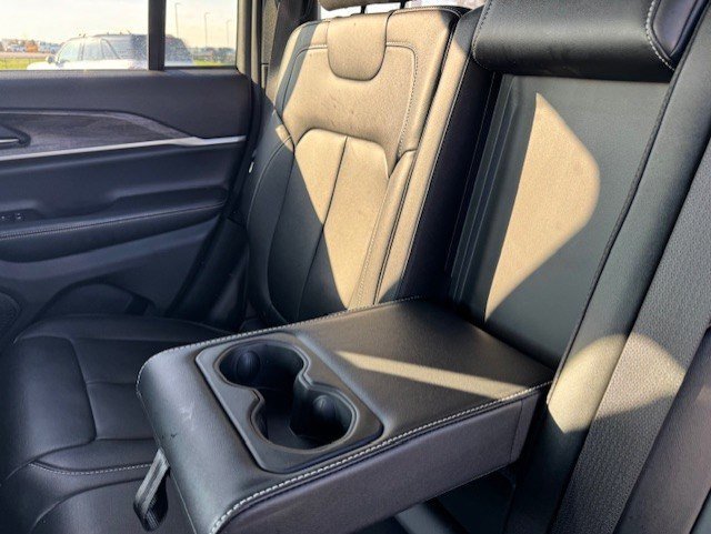 Used 2024 Jeep Grand Cherokee Limited w/ Black Appearance Package image 25