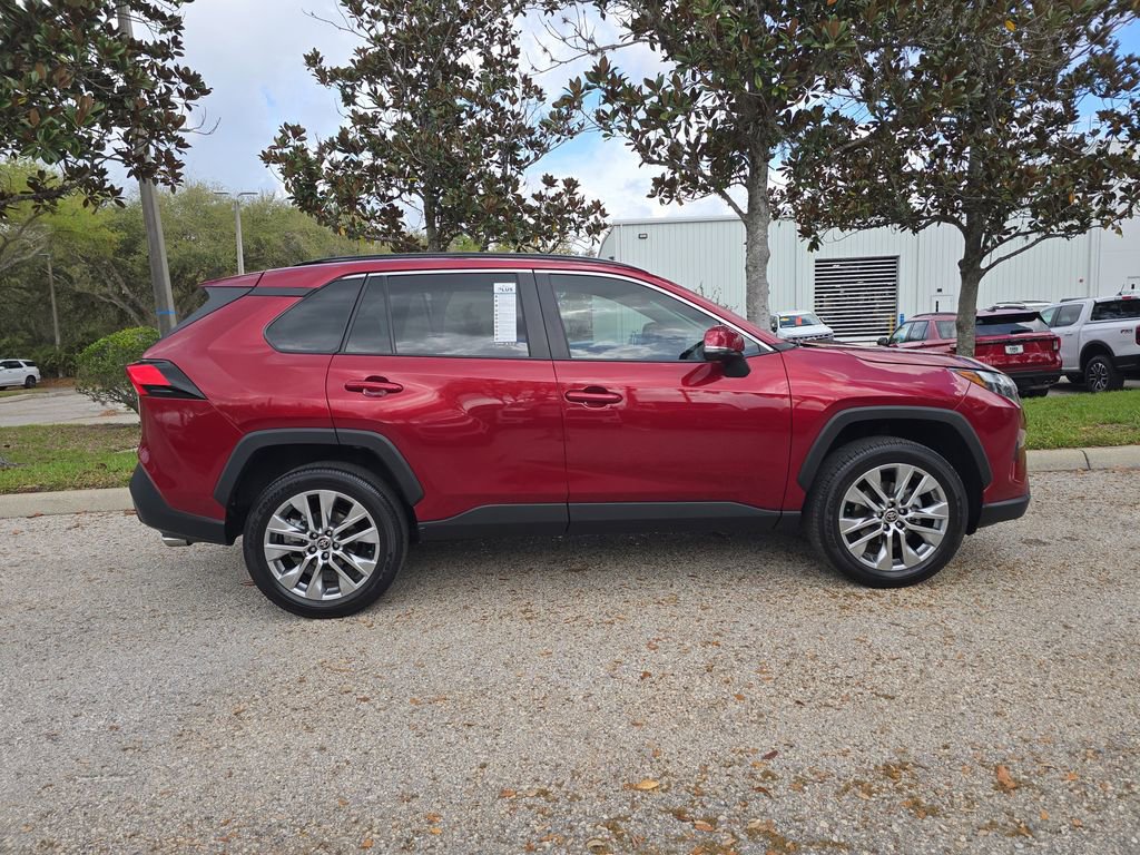 Used 2023 Toyota RAV4 XLE Premium image 3