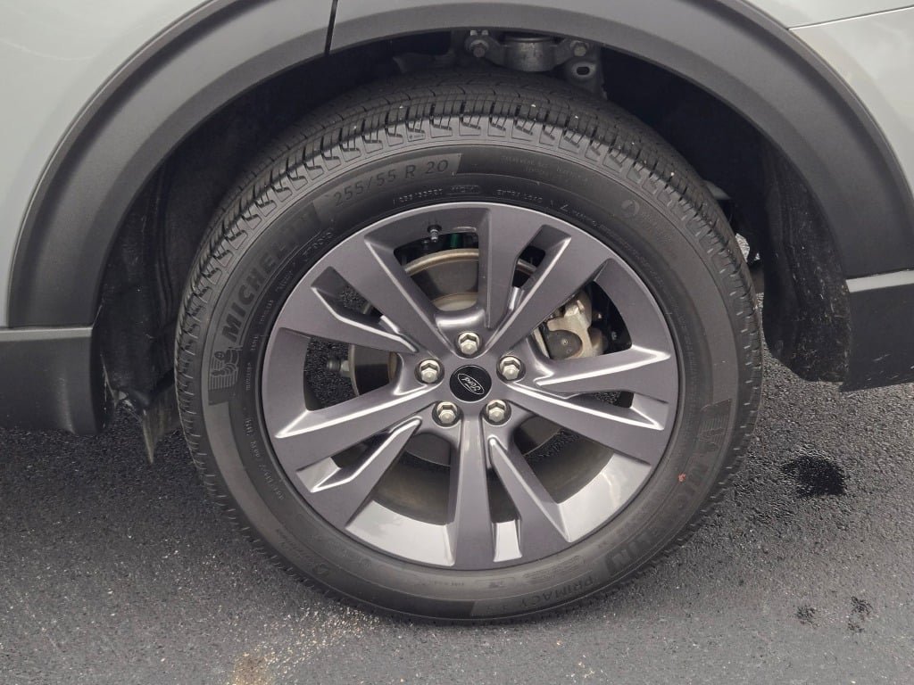 Certified 2025 Ford Explorer Active w/ Active Comfort Package AWD/4WD image 18