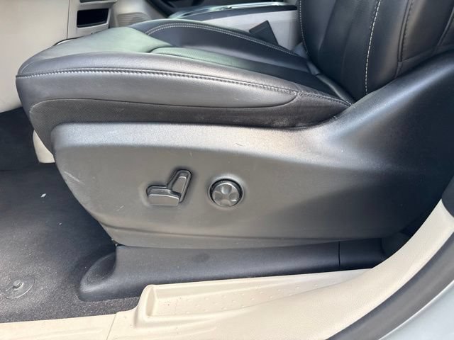 Used 2024 Chrysler Pacifica Limited FWD image 12