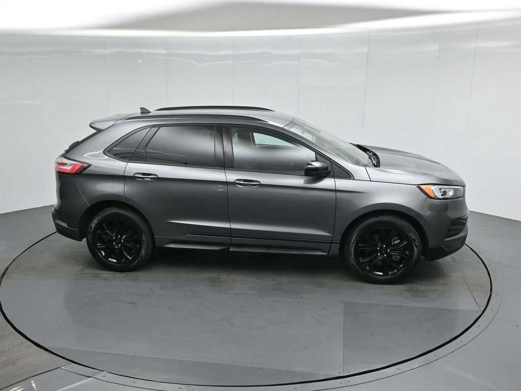Certified 2022 Ford Edge SE w/ Black Appearance Package image 11