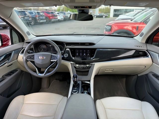 Used 2023 Cadillac XT6 Premium Luxury FWD image 2