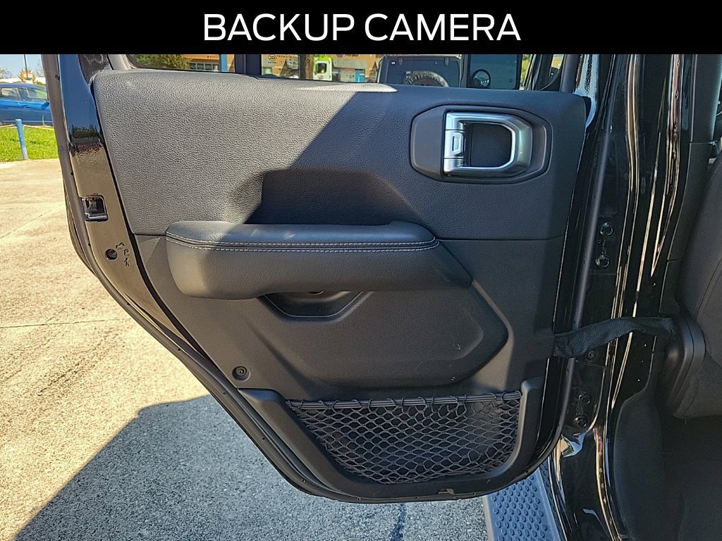 Used 2018 Jeep Wrangler Unlimited Sahara w/ Cold Weather Group AWD/4WD image 14