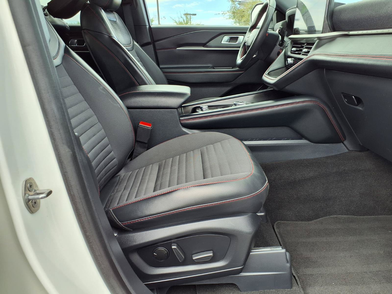 Certified 2025 Ford Explorer ST-Line w/ ST-Line Street Pack AWD/4WD image 11