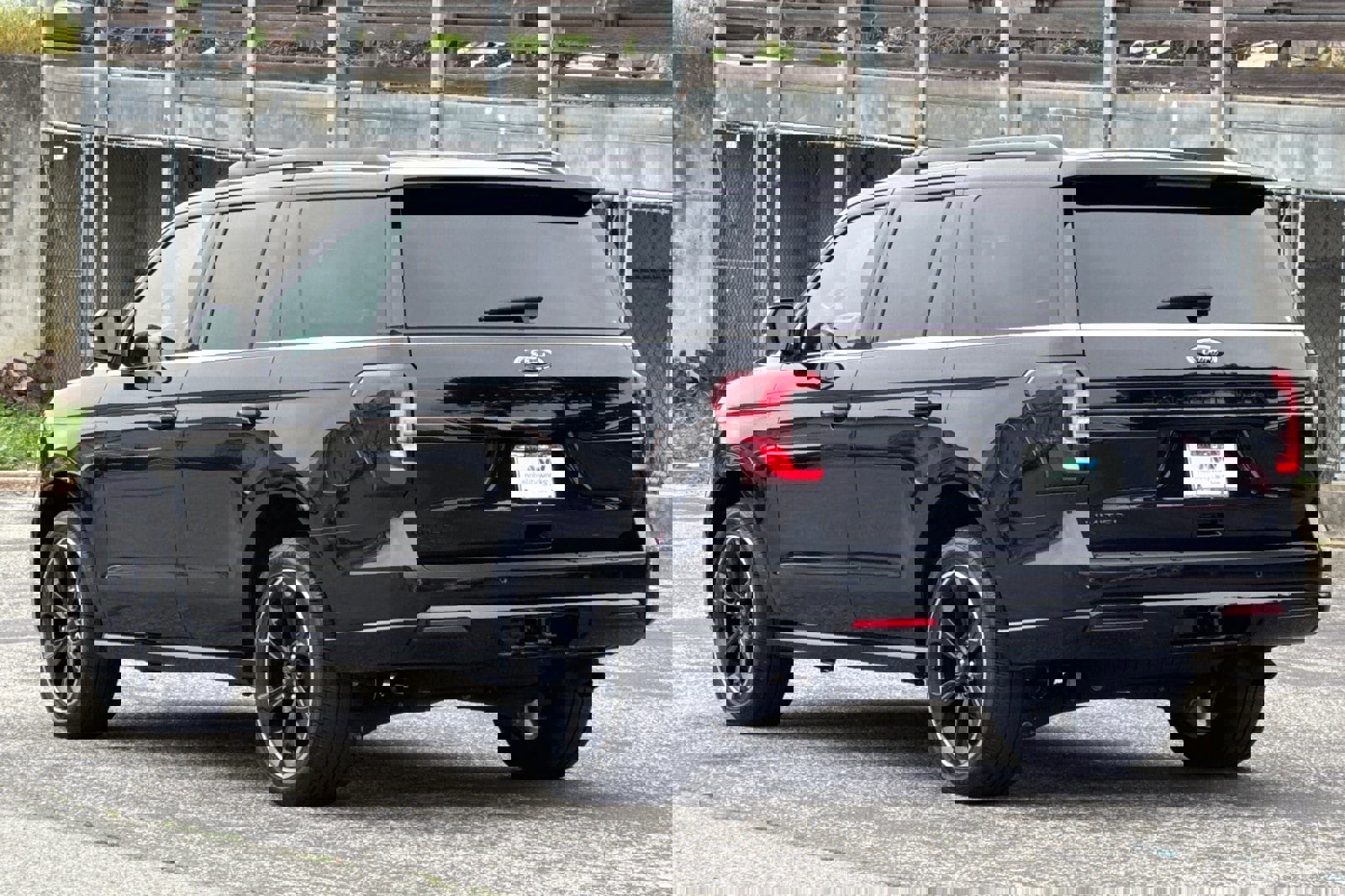 Certified 2024 Ford Expedition Limited image 6