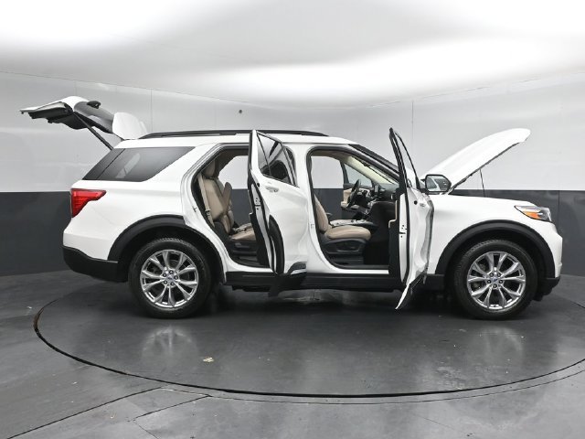 Certified 2024 Ford Explorer XLT w/ Equipment Group 202A AWD/4WD image 60